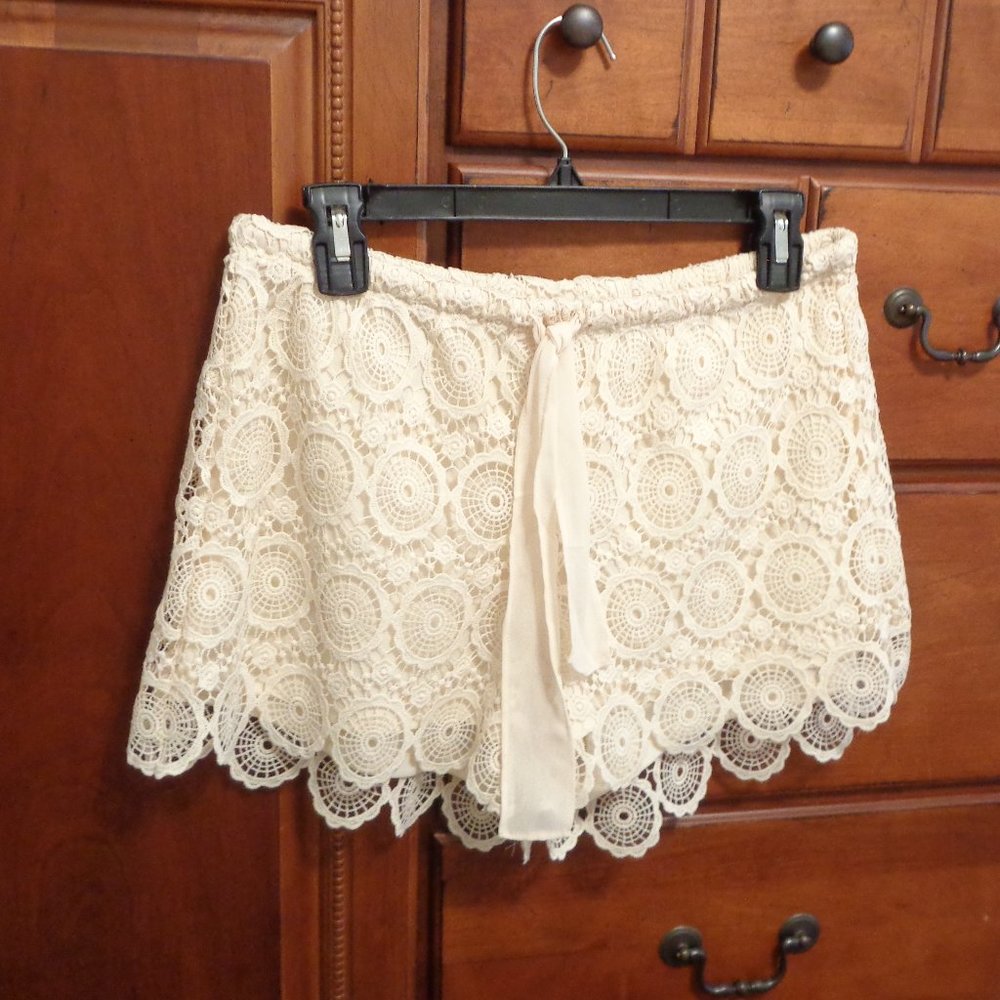 Cream lace shorts